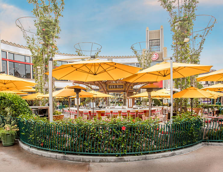 Taqueria at Tortilla Jo's в центре города Disney Anaheim - это мексиканский ресторан быстрого питания, в котором подают тако, начос, буррито и завтрак, а также блюда на открытом воздухе